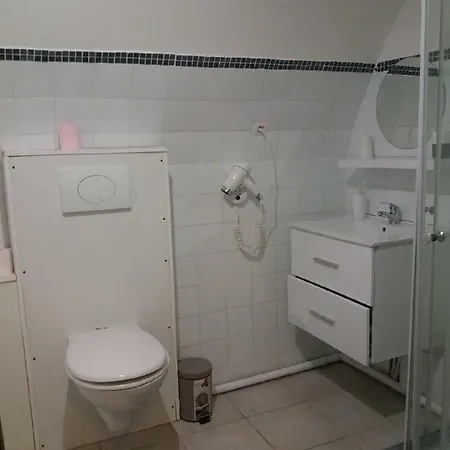 42 M2 Apartment